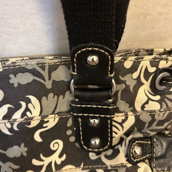 Fossil Chic Black and Cream Floral Shoulder Bag - Picture 7 of 16